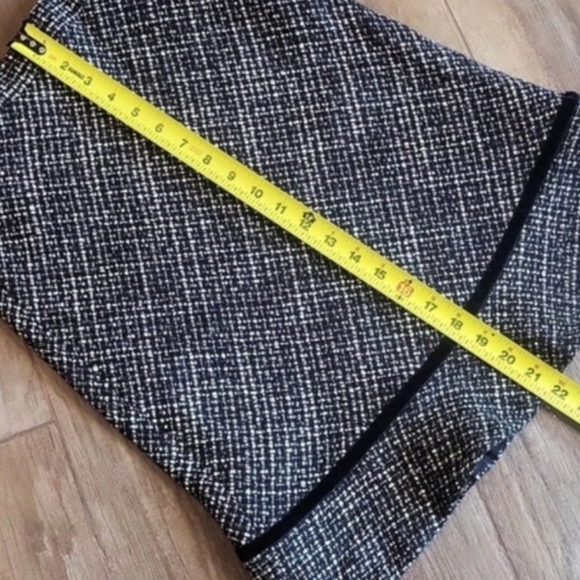 GAP Black & Ivory Fit & Flare Wool Blend Tweed Lined Skirt, Size 2 - Picture 4 of 7